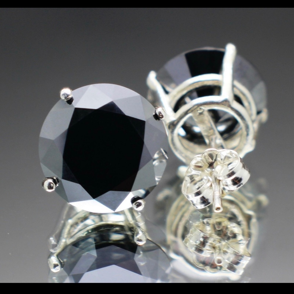 ♥️Authentic 9.10 TCW AAA Black Diamond Earrings